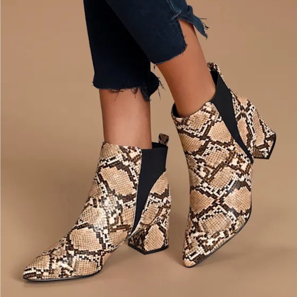 Lulu’s Tan Snake Pointed Toe Ankle Booties EUC